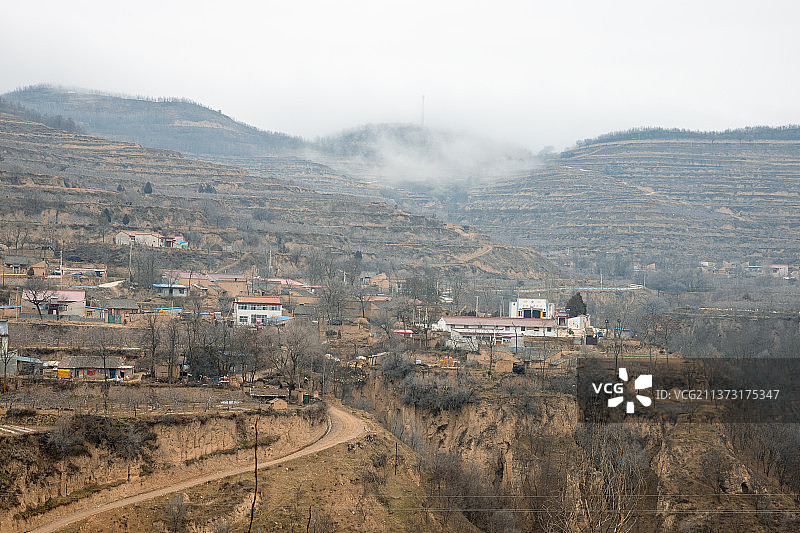 大山里的村庄图片素材