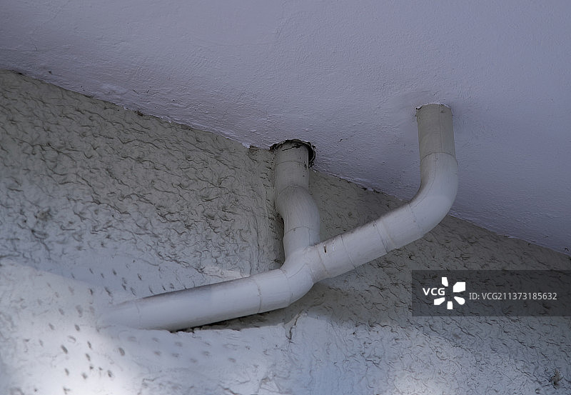 墙上管道的高角度视图，德国柏林图片素材