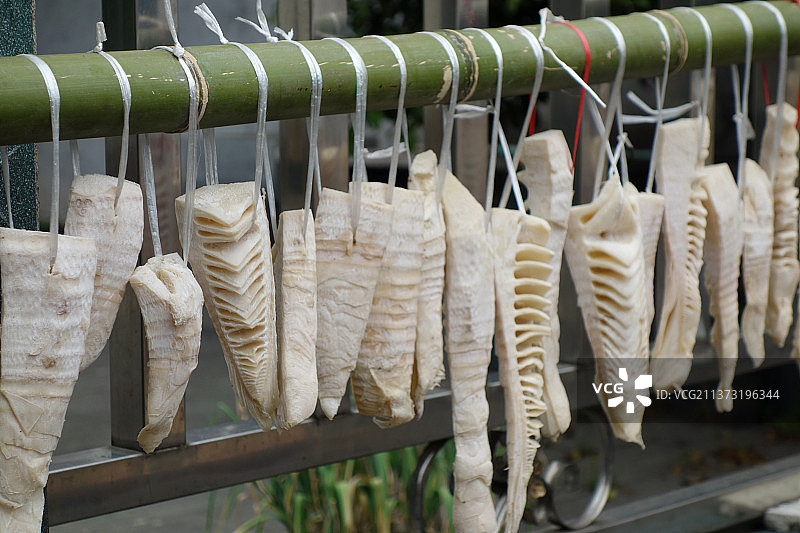 江浙沪民俗春天晒笋干图片素材