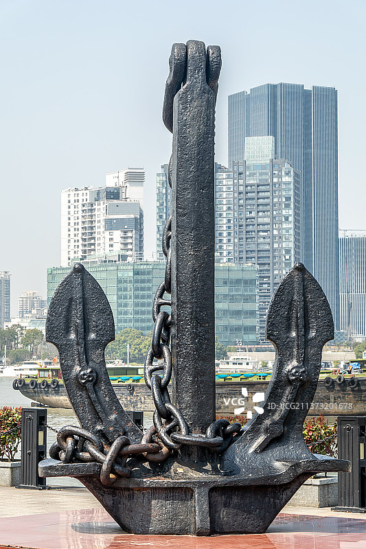 上海浦东滨江大道船锚图片素材