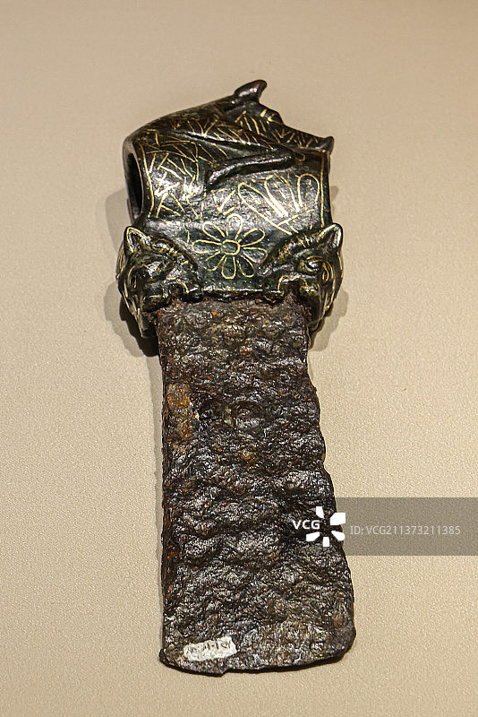 叙利亚阿勒颇博物馆：仪式用斧（公元前1500-前1400） 乌加里特宫殿建筑群出土图片素材