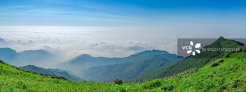 中国河北省张家口市，著名旅游景点，海坨山自然风景区，山顶的云海全景图图片素材