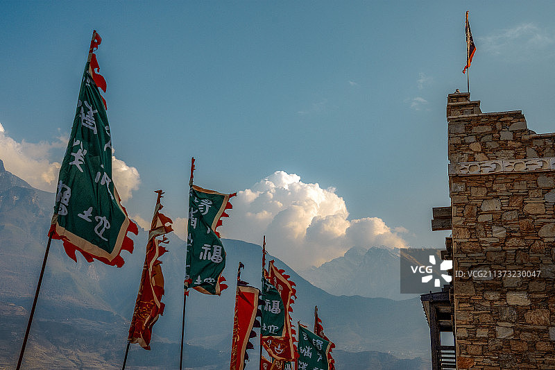 羌寨旌旗图片素材