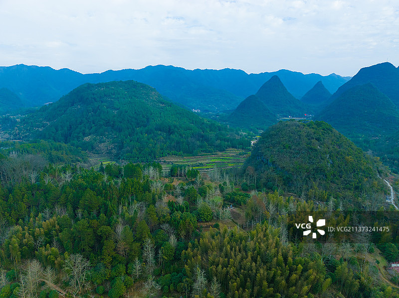 春季广西桂林兴安县的自然风光航拍图片素材