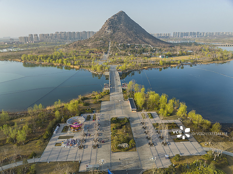 航拍济南华山风景区正面图春季水平画幅图片素材