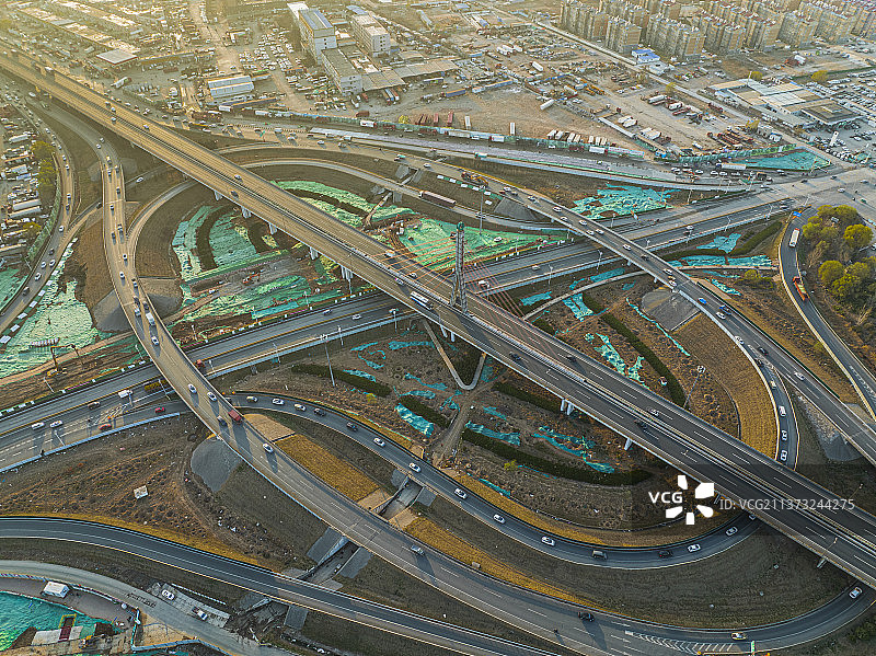 航拍晴天济南华山立交桥逆光图图片素材