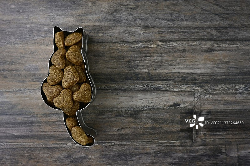 猫形饼干模具与心形猫粮，德国图片素材
