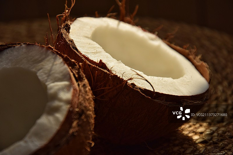 桌上的椰子特写，波斯尼亚和黑塞哥维那图片素材