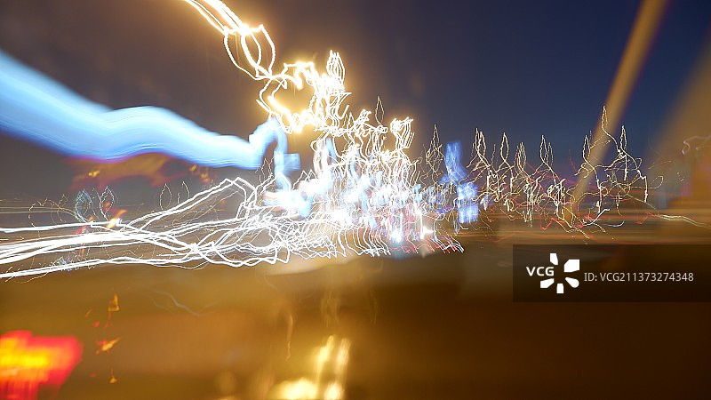 夜间光轨特写，伊拉克图片素材