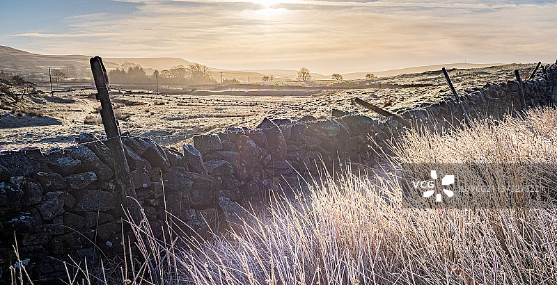 冰霜日出：柯克比斯蒂芬的雪景图片素材