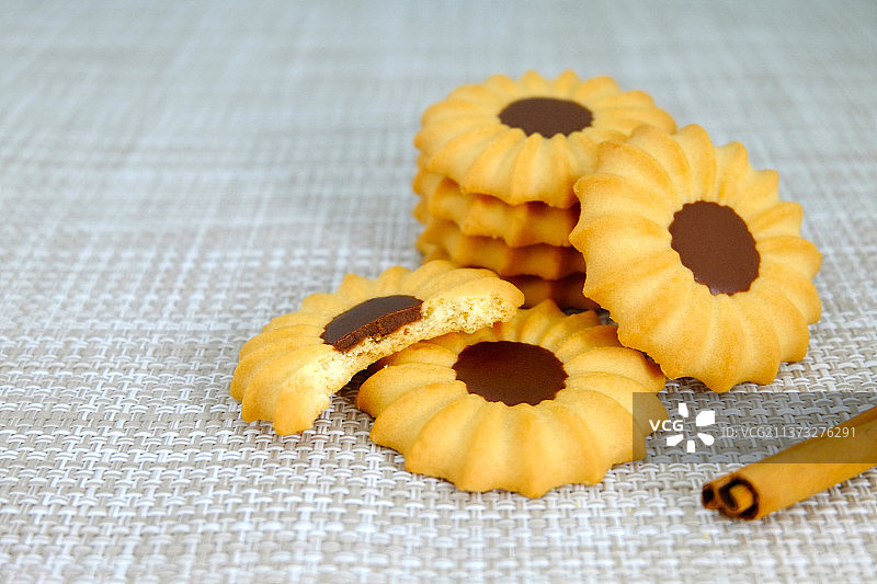 一组圆形饼干，巧克力饼干和肉桂，泰国图片素材