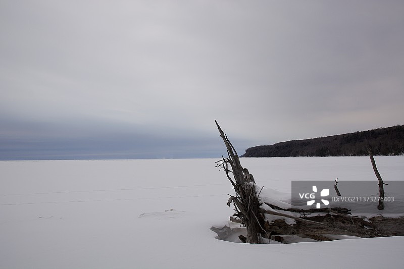 冰雪景观：美国画岩国家湖岸风光图片素材