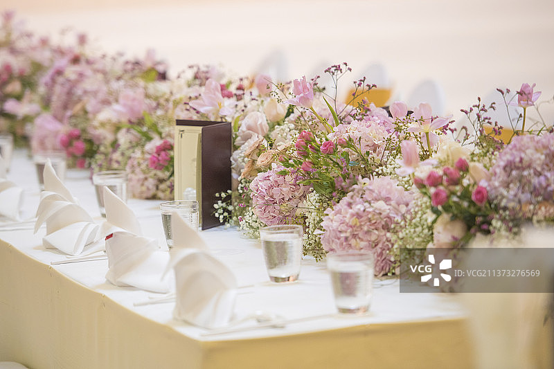 婚礼特别活动晚宴餐桌装饰图片素材