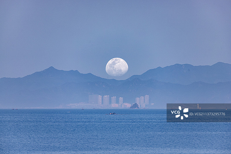 坝光赏明月图片素材