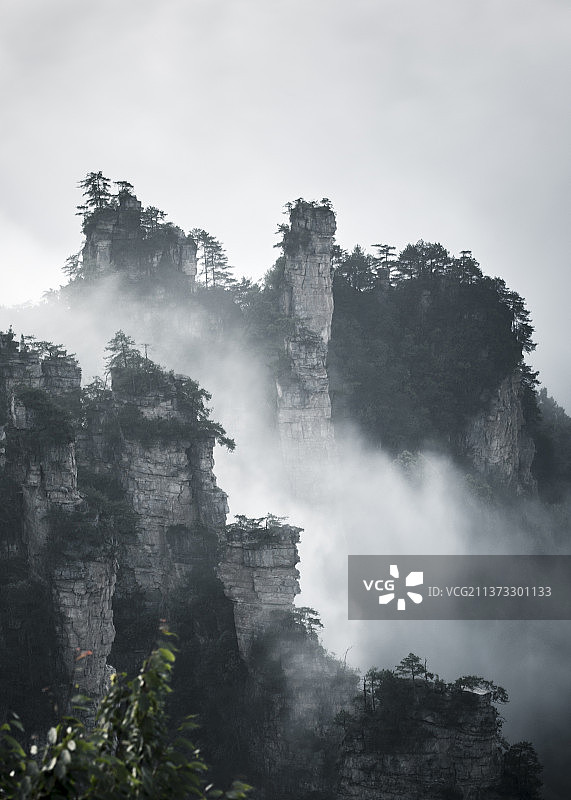 自然美景湖南张家界天子山云雾袅绕武陵源图片素材