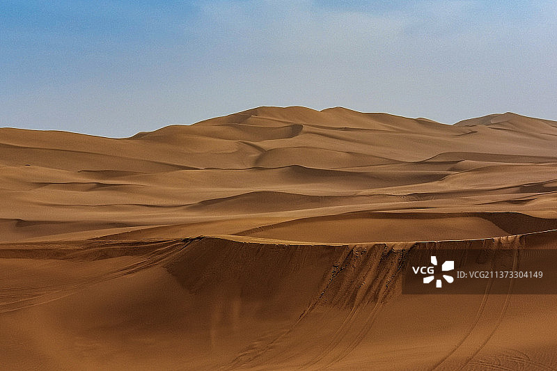 晴空下的沙漠风景图片素材