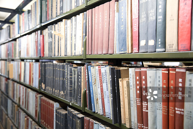 清华大学历史图书馆里馆藏的各种各样的古书图片素材