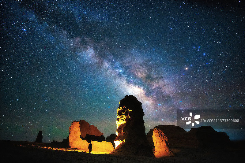 青海俄博梁星空光绘银河星系图片素材