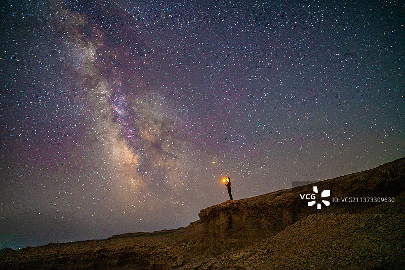 新疆星空光绘银河星系哈密大海道图片素材