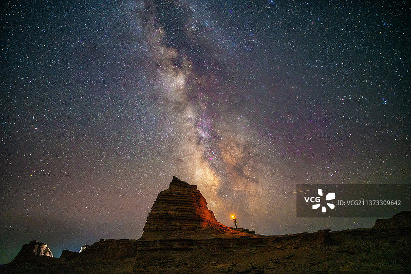 新疆星空光绘银河星系哈密大海道图片素材