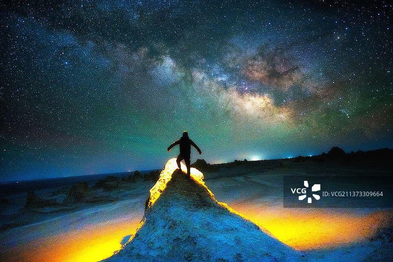 青海俄博梁星空光绘银河星系图片素材