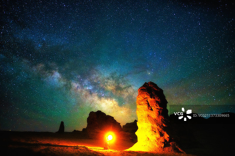 青海俄博梁星空光绘银河星系图片素材