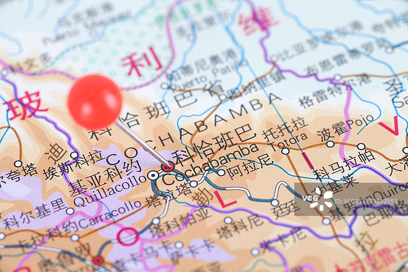 玻利维亚城市科恰班巴在地图上被大头钉标注图片素材