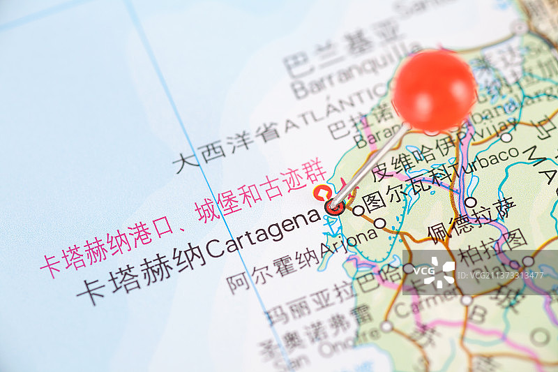 哥伦比亚城市卡塔赫纳在地图上被大头钉标注图片素材