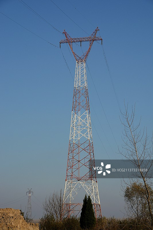 彩色的输变电塔图片素材