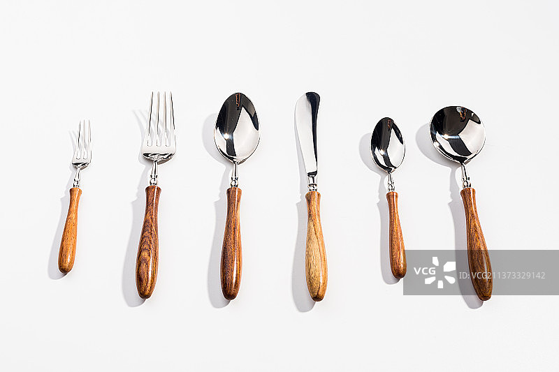 木柄不锈钢的餐刀餐叉勺子餐具图片素材