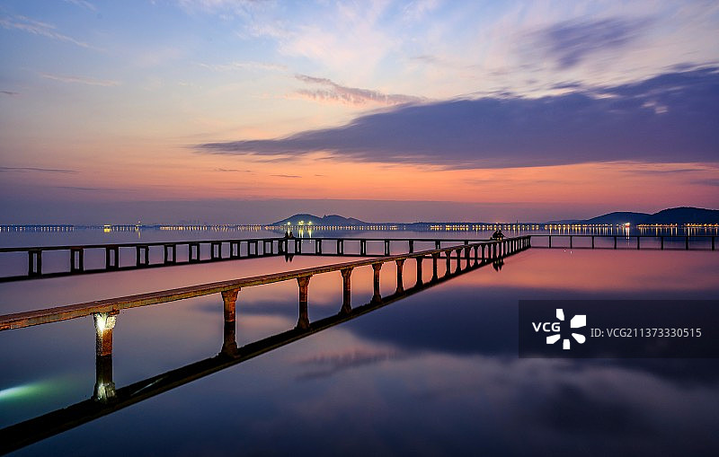 武汉凌波门日出破晓时刻图片素材