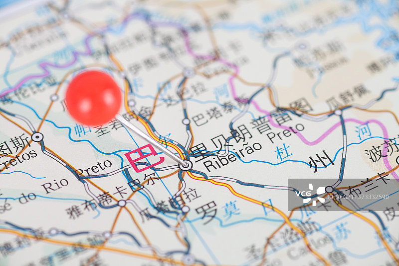 大头钉标注巴西城市里贝朗普雷图在地图上的位置图片素材