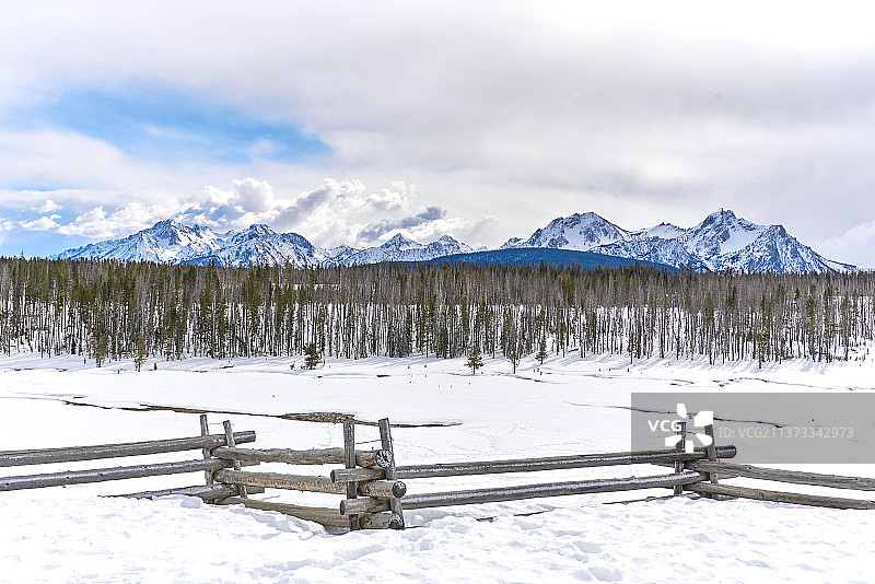 爱达荷州锯齿山脉雪山风光图片素材