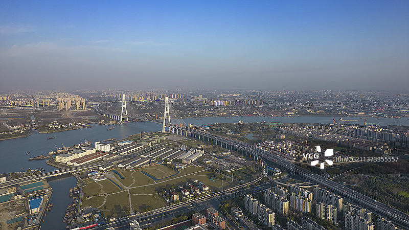 上海徐浦大桥斜拉大桥高架高速蓝天白云图片素材