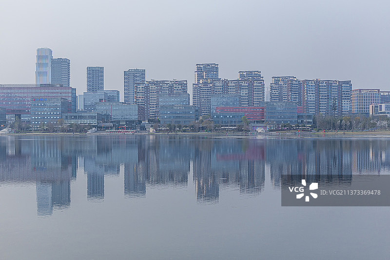 成都天府新区兴隆湖建筑倒影城市风光图片素材