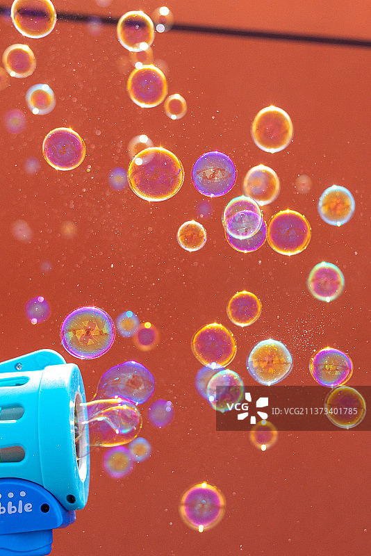 阳光下的泡泡图片素材