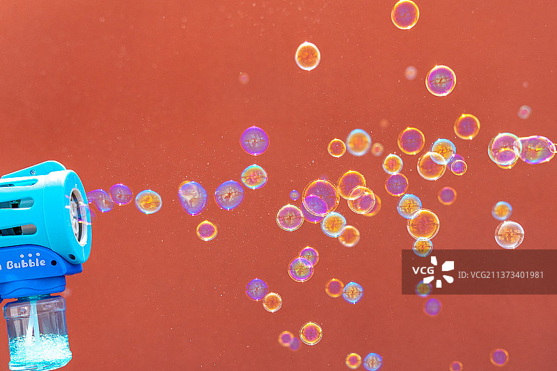 阳光下的泡泡图片素材