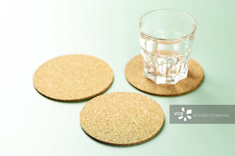 环保再生刨花板杯垫图片素材