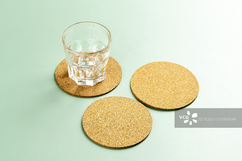 环保再生刨花板杯垫图片素材