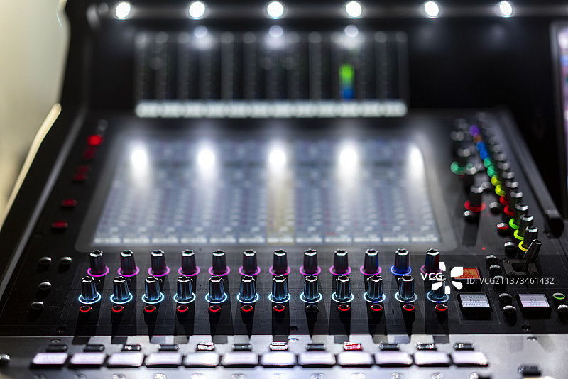 灯光操控台特写图片素材