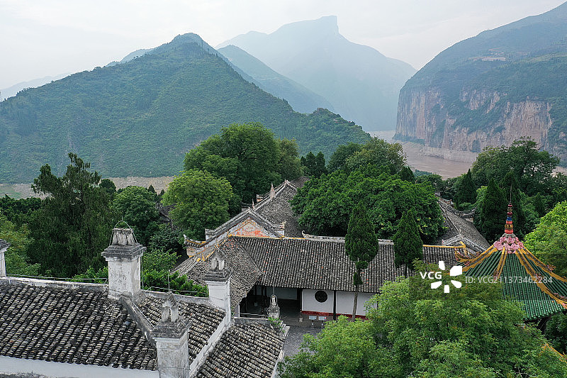 白帝庙与瞿塘峡+重庆市奉节县白帝城瞿塘峡风景名胜区图片素材