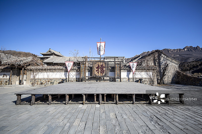 北京密云古北水镇：震远镖局练武场图片素材