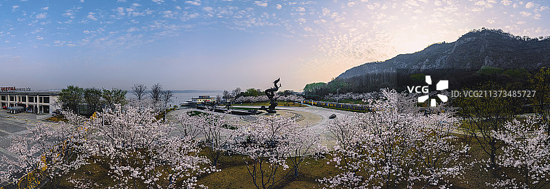 五马渡晨曦图片素材