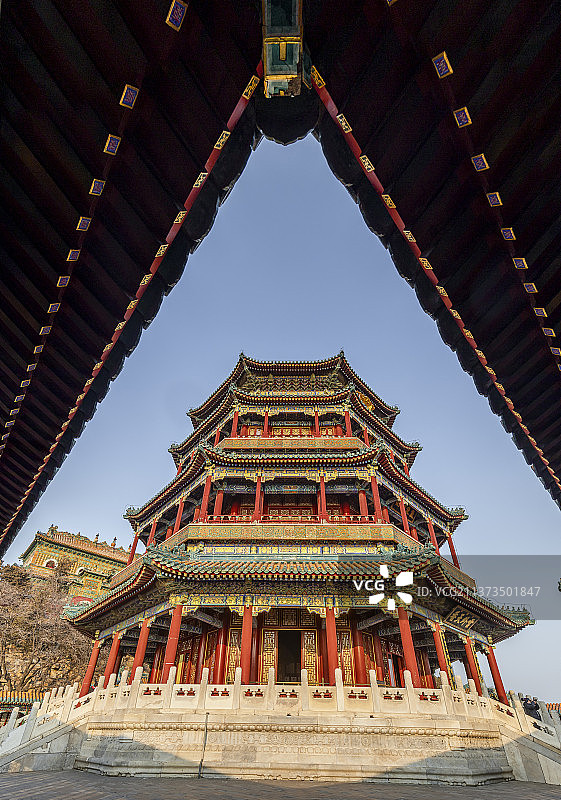 北京颐和园万寿山的古建筑图片素材