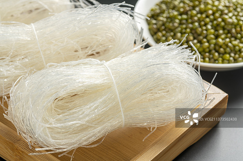 绿豆粉丝粉条与绿豆特写图片素材