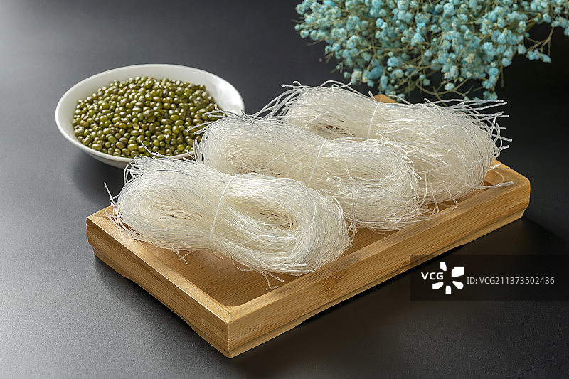 绿豆粉丝粉条与绿豆特写图片素材