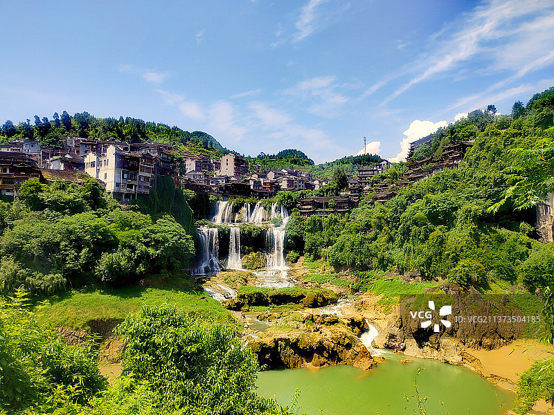 挂在瀑布上的千年古镇——芙蓉镇图片素材