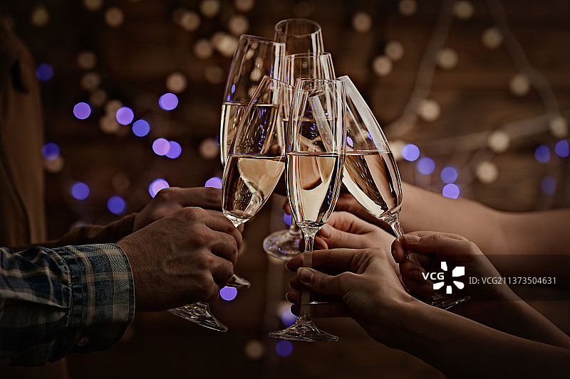 精美高脚杯玻璃器皿图片素材