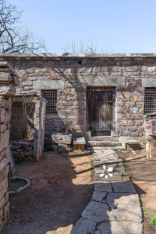 中国乡村风格农家院房屋农舍拍摄主题，古老的中式庭院里的房屋和院落，户外无人图像摄影图片素材