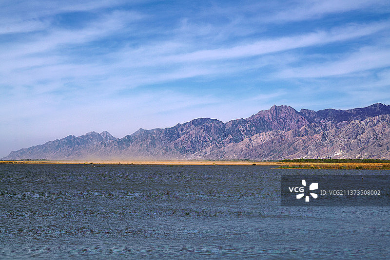 远方吹起沙尘+内蒙古呼和浩特市土默特左旗敕勒川文化旅游区哈素海图片素材